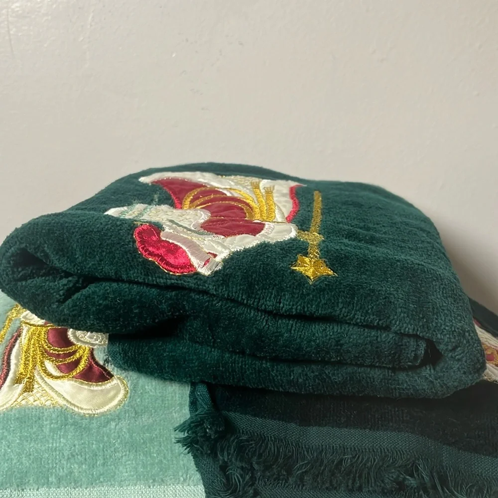 Vintage 1990s Christmas Velvet Green Embroidered Santa Claus Towels Set of 3 - Picture 6 of 14